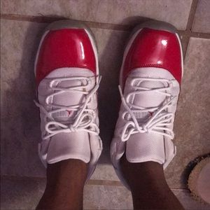 Jordan 11’s no box, needs to be cleaned.